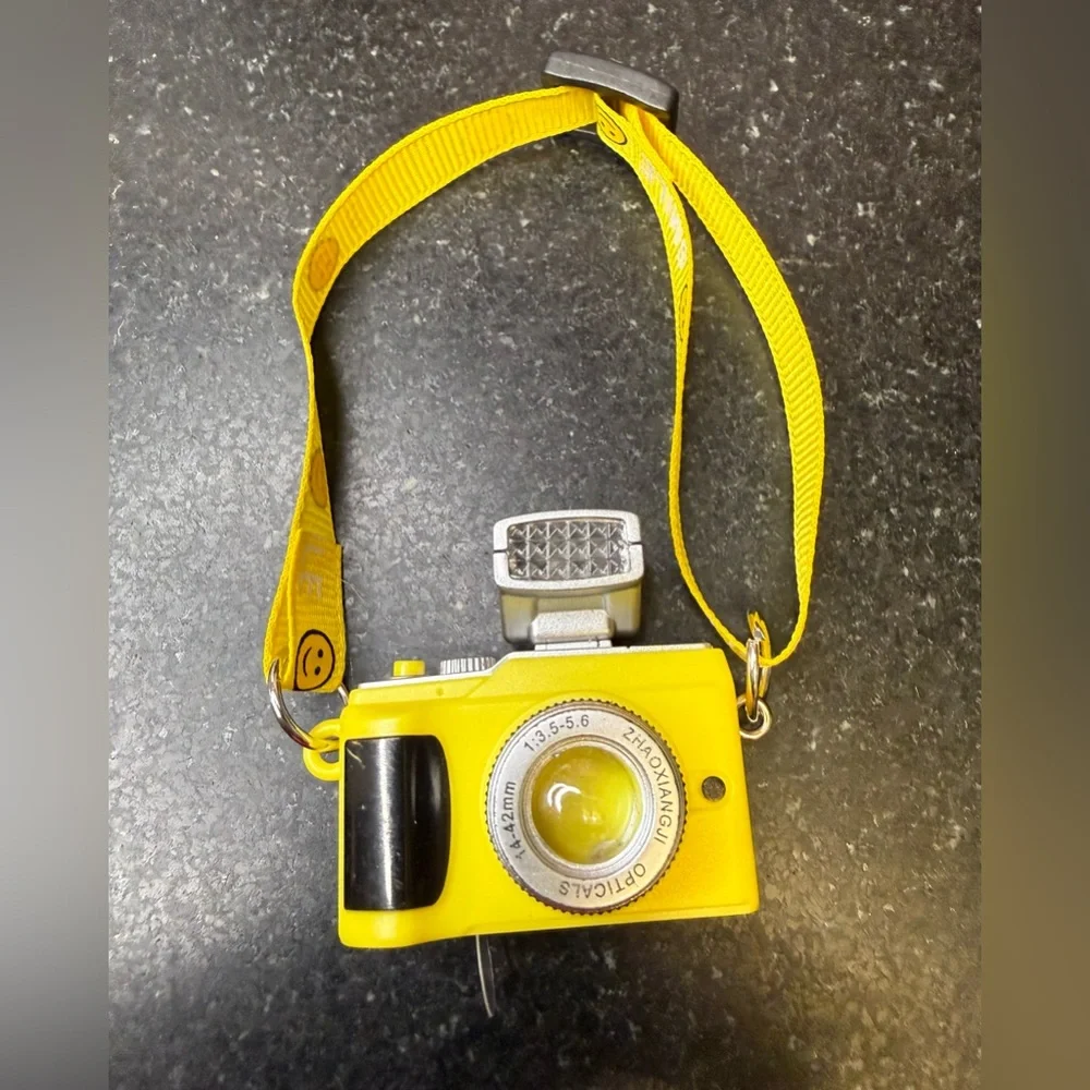 NIP Yellow Camera Accessory For Small Dolls/Labubus with Working Flash